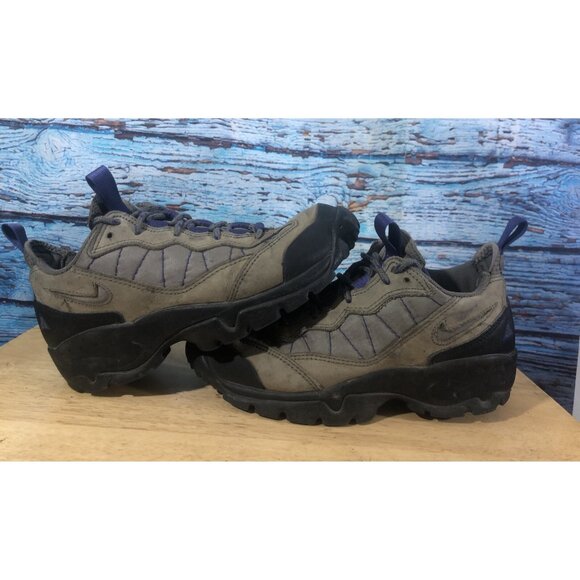 Vintage NIKE Hikers WOMENS Size 8 Tan And Purple - Picture 2 of 7